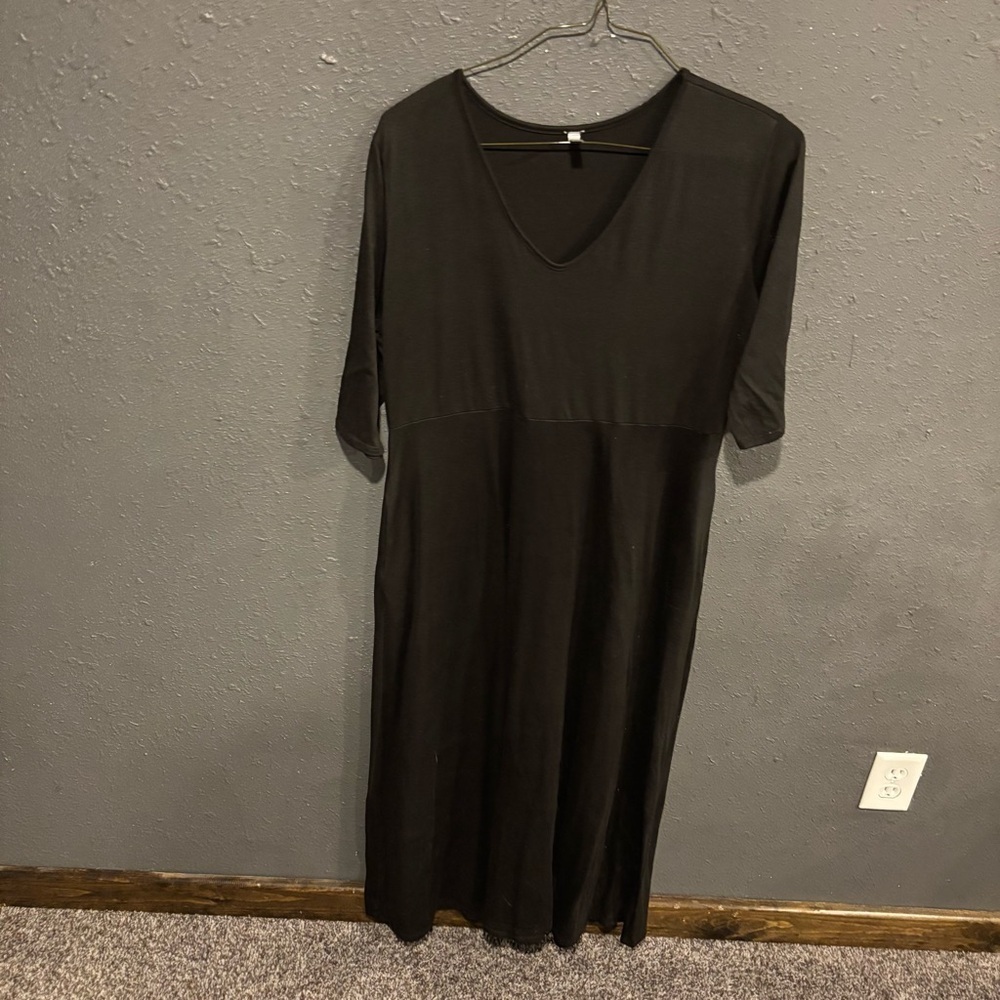 Women’s Acting Pro Black V-Neck Sheath Dress